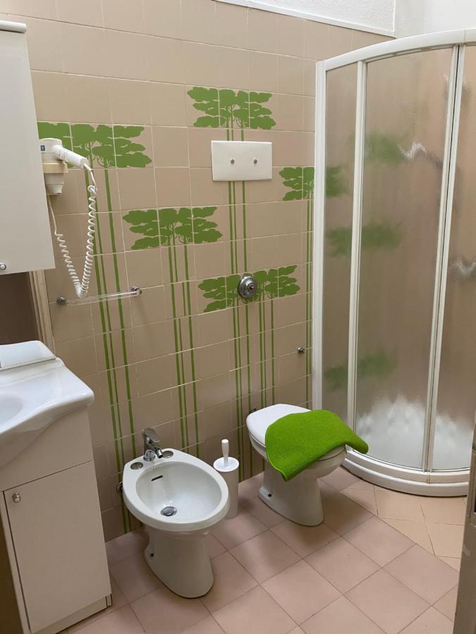 טוסקולנו מדרנו Casa Vacanze Gabbianella Villa Con Giardino Lungolago Maderno מראה חיצוני תמונה