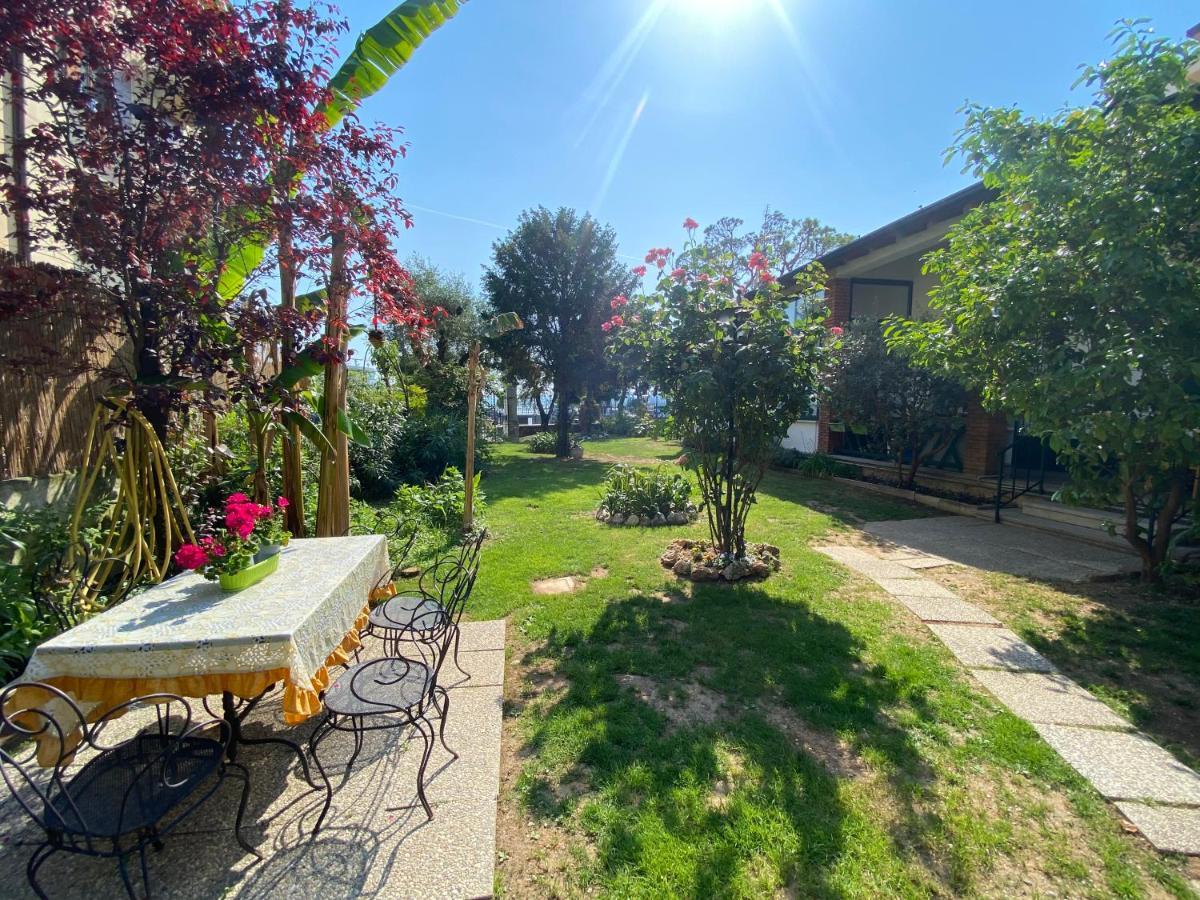 טוסקולנו מדרנו Casa Vacanze Gabbianella Villa Con Giardino Lungolago Maderno מראה חיצוני תמונה